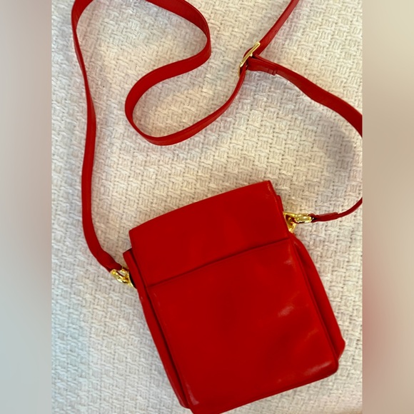 Vintage Bag 80s 90s Red Tignanello Leather Crossbody with Gold Hardware Like New - Picture 10 of 10